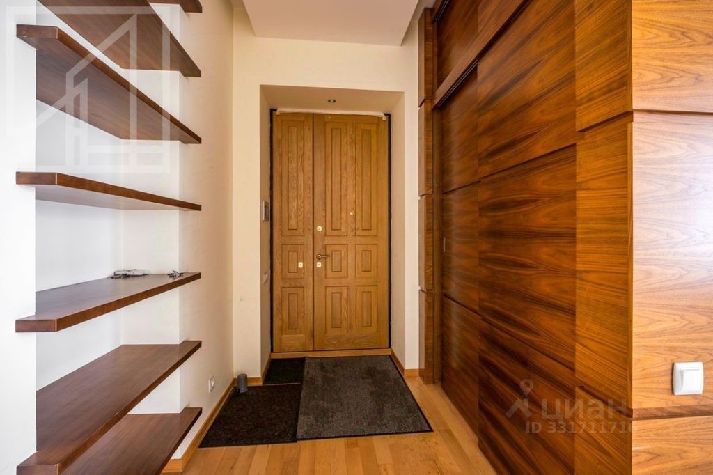 m. Kropotkinskaya: Apartment, 4-rooms