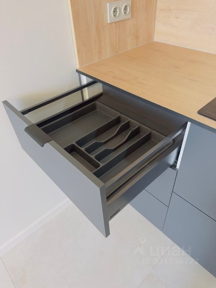 m. ZIL: Apartment, 2-rooms