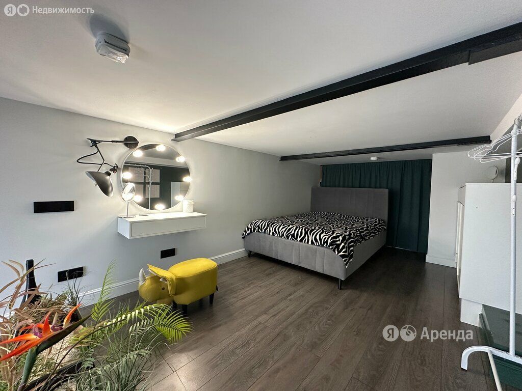 m. Sokol: Apartment, studio