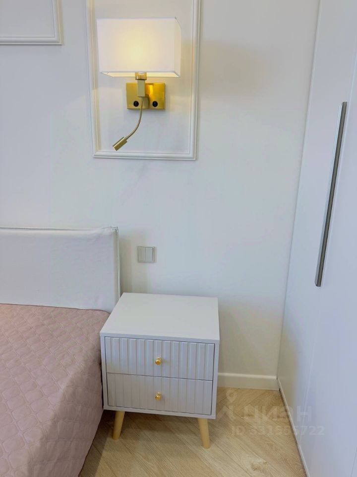 m. ZIL: Apartment, 2-rooms