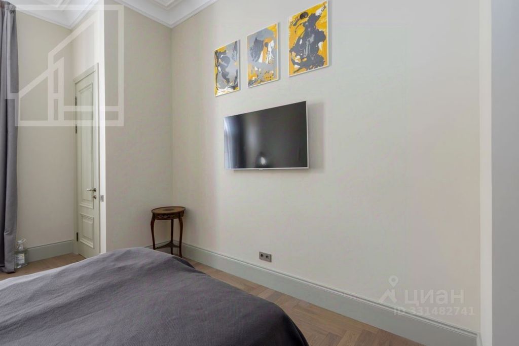 m. Kropotkinskaya: Apartment, 5-rooms