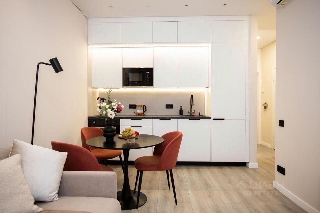 m. ZIL: Apartment, 2-rooms