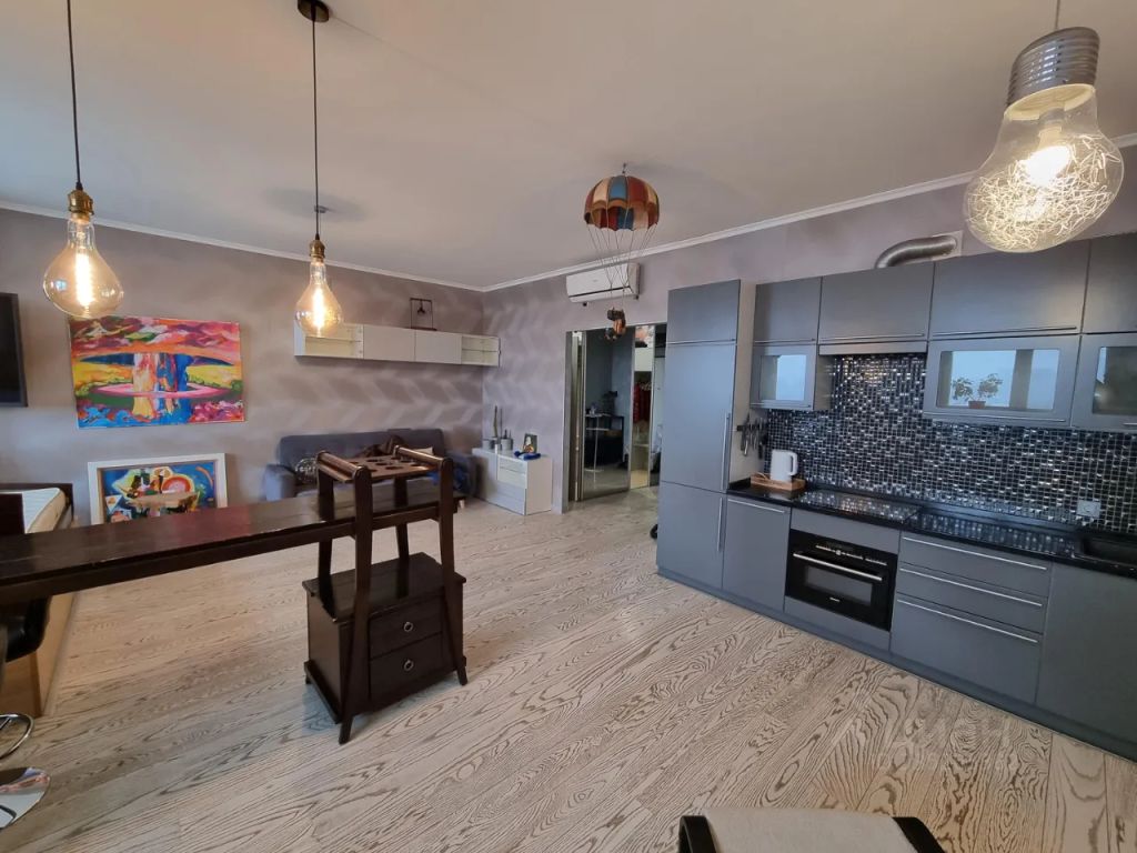 m. Rabochy Poselok: Apartment, studio
