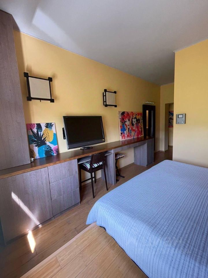 m. Oktyabrskoe pole: Apartment, 2-rooms