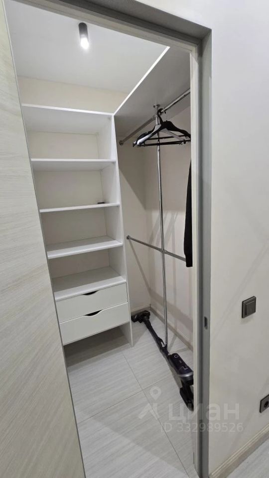 m. Pyatnitskoe shosse: Apartment, 3-rooms