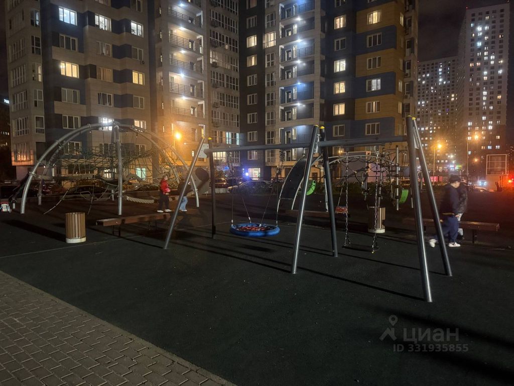 m. Aminyevskaya: Apartment, 3-rooms