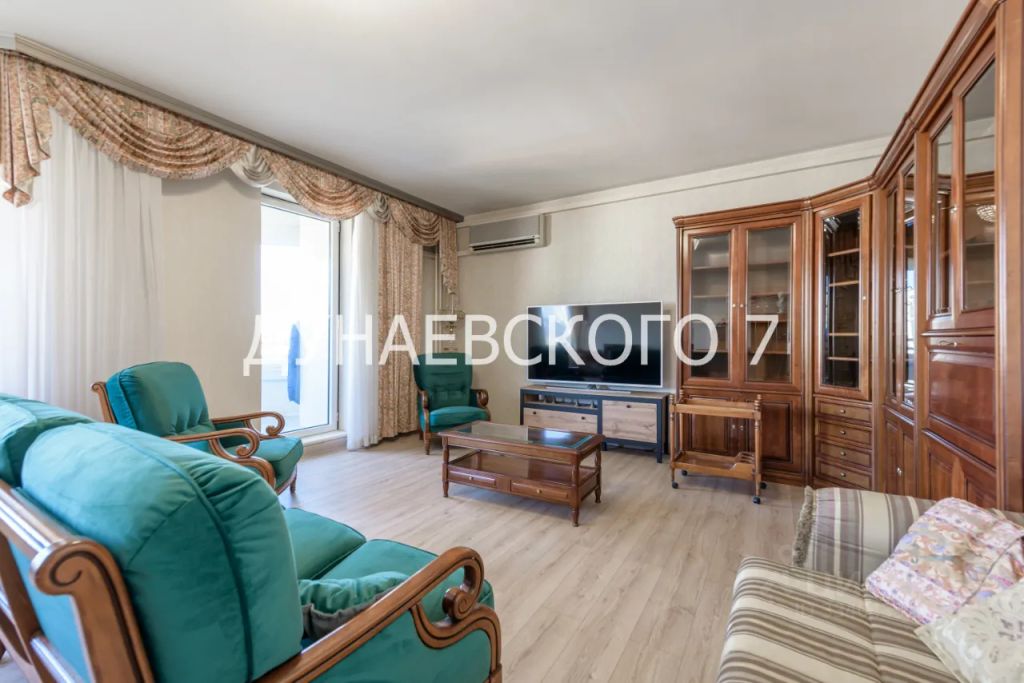 m. Studencheskaya: Apartment, 3-rooms