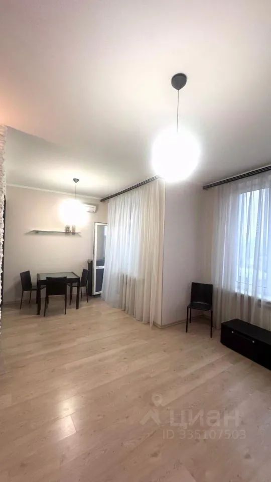 m. Oktyabrskoe pole: Apartment, 2-rooms