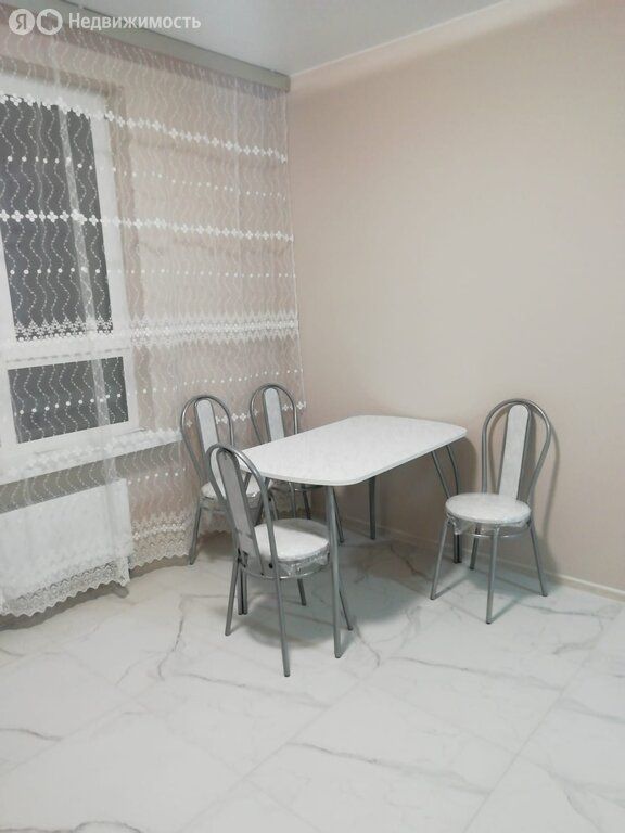 m. Lukhmanovskaya: Apartment, 1-rooms