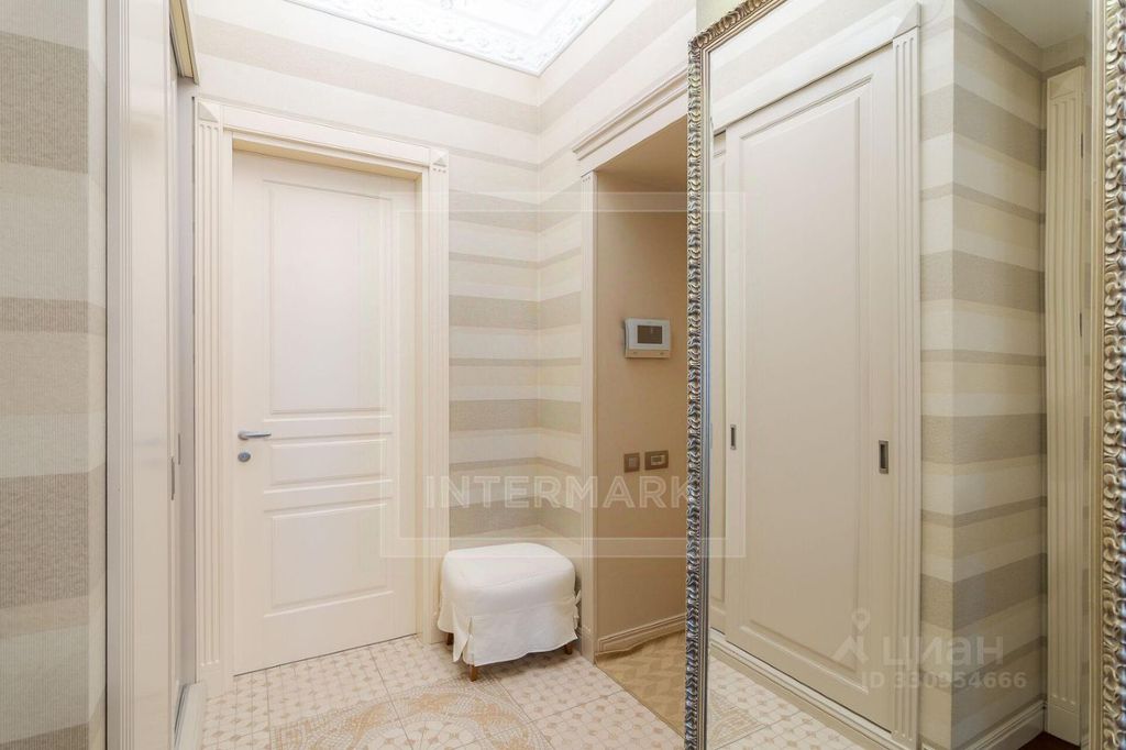 m. Kitay-gorod: Apartment, 3-rooms