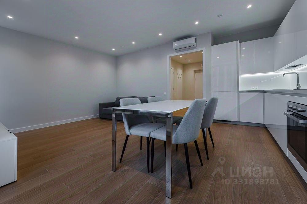m. Bagrationovskaya: Apartment, studio