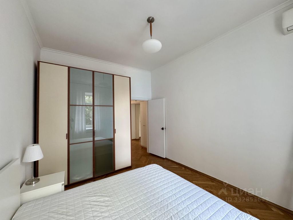 m. Barrikadnaya: Apartment, 3-rooms