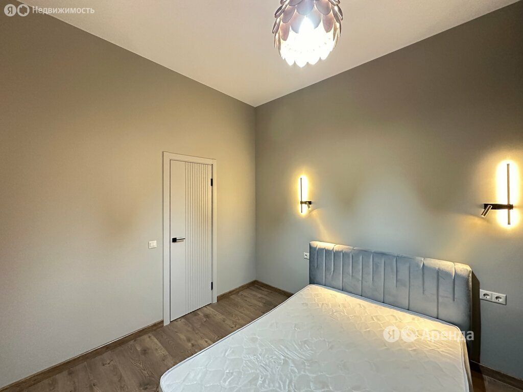 m. ZIL: Apartment, 2-rooms