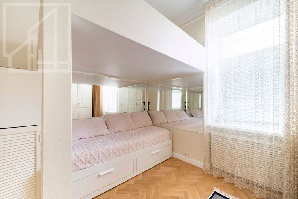 m. Okhotny ryad: Apartment, 3-rooms
