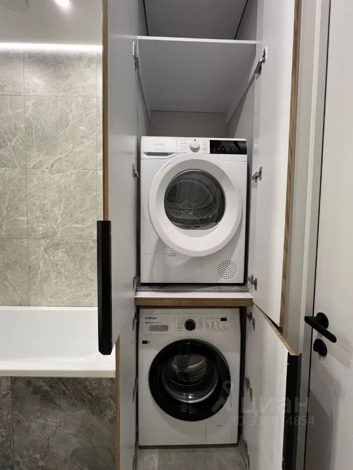 m. ZIL: Apartment, 2-rooms