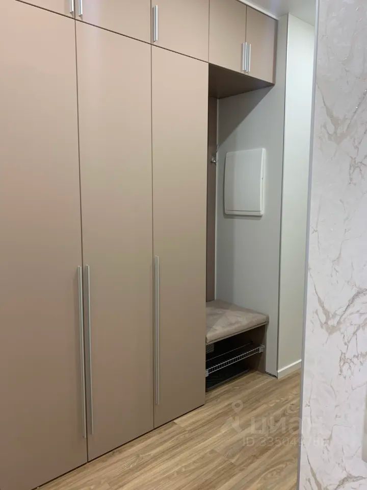 m. ZIL: Apartment, 2-rooms