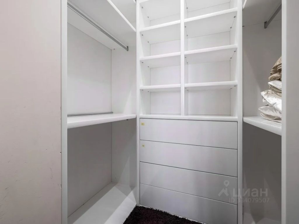 m. Kropotkinskaya: Apartment, 4-rooms