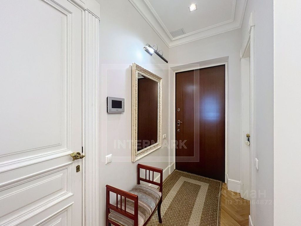 m. Kropotkinskaya: Apartment, 4-rooms
