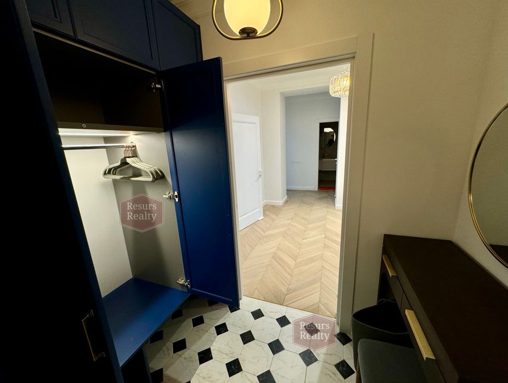 m. Kropotkinskaya: Apartment, 4-rooms