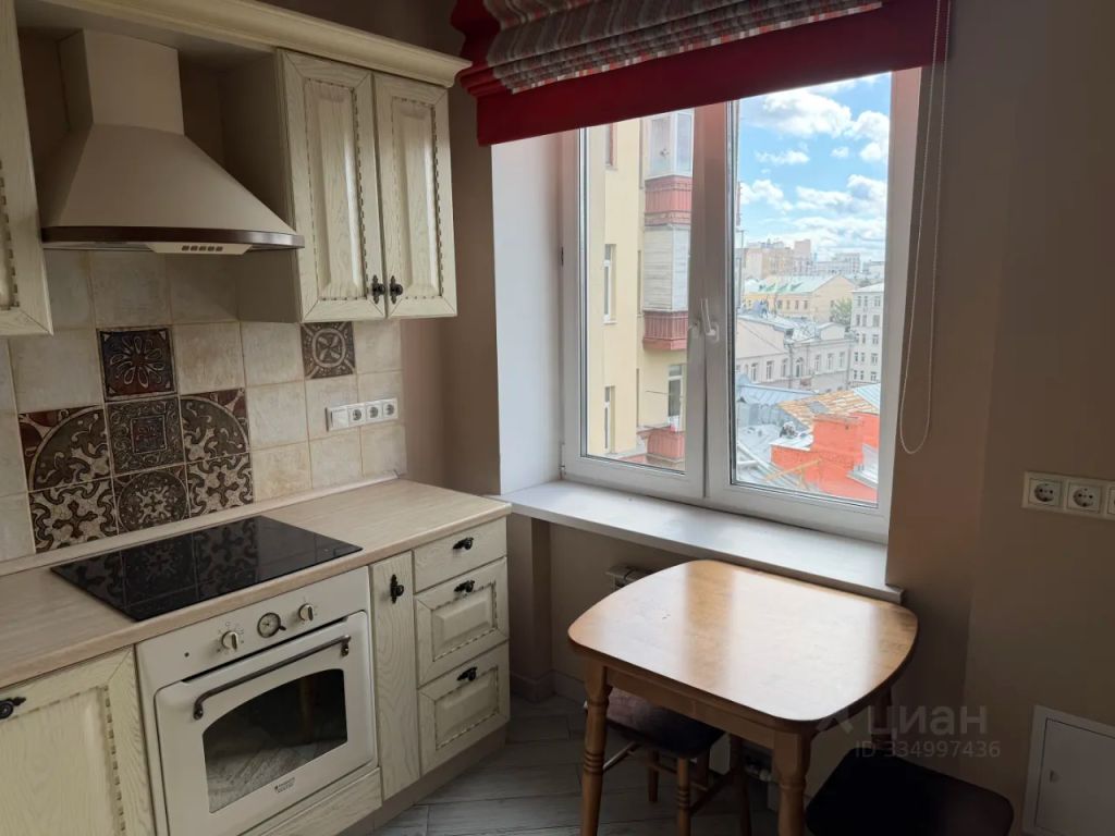 m. Krasnye vorota: Apartment, 2-rooms