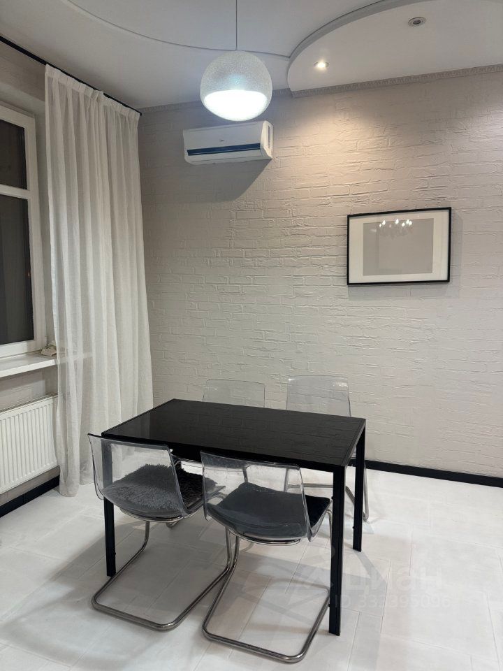 m. Narodnoe Opolchenie: Apartment, 2-rooms