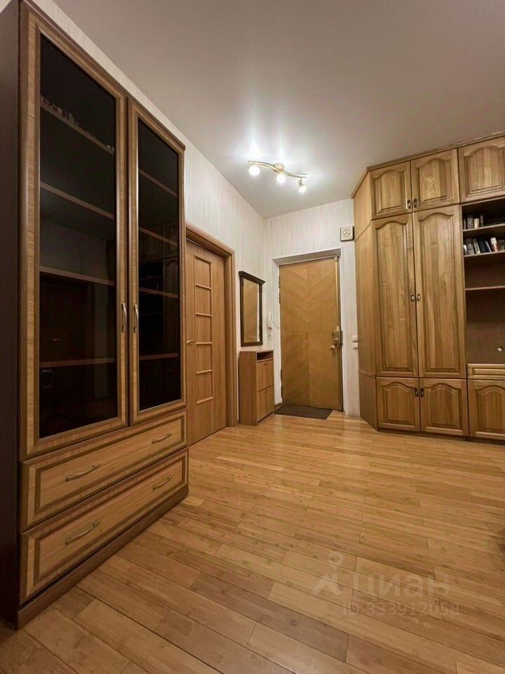 m. Ploschad Gagarina: Apartment, 2-rooms