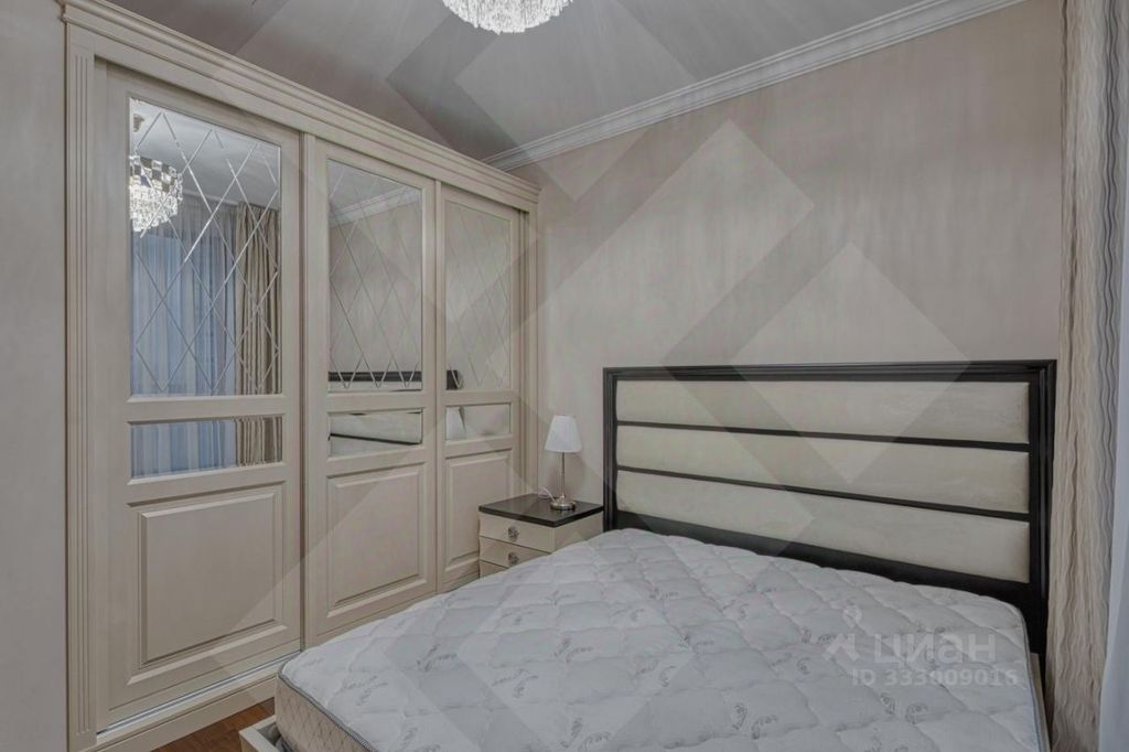 m. Molodezhnaya: Apartment, 3-rooms
