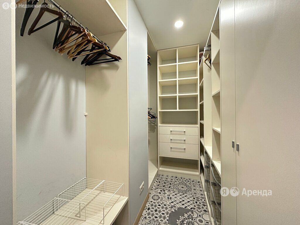 m. ZIL: Apartment, 1-rooms