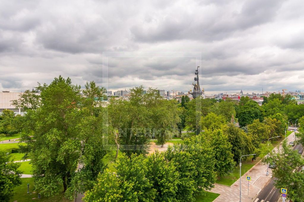 m. Oktyabrskaya: Apartment, 6-rooms