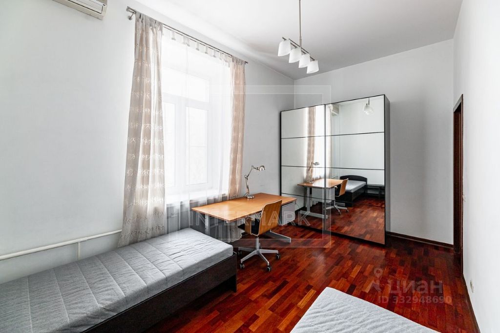 m. Polyanka: Apartment, 3-rooms