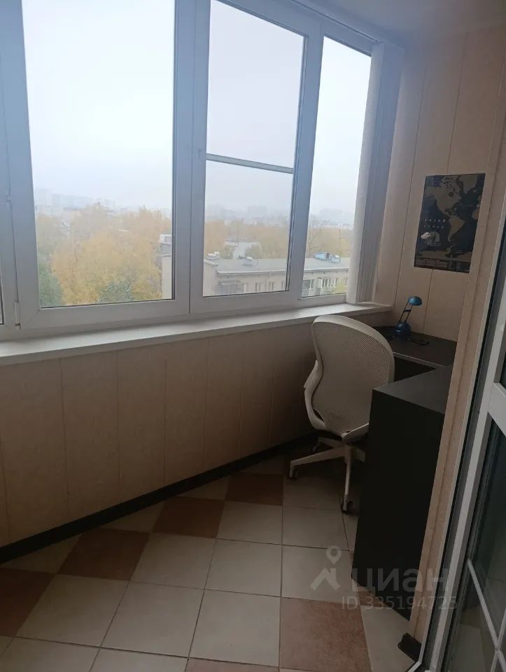 m. Lukhmanovskaya: Apartment, 3-rooms