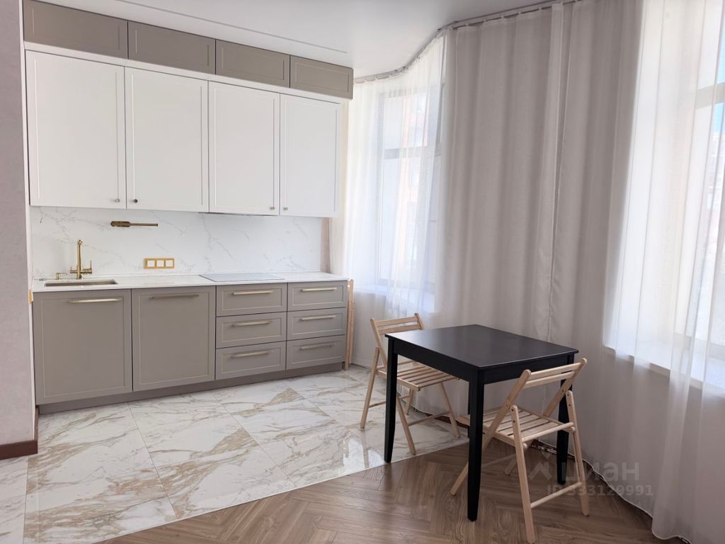 m. ZIL: Apartment, 2-rooms