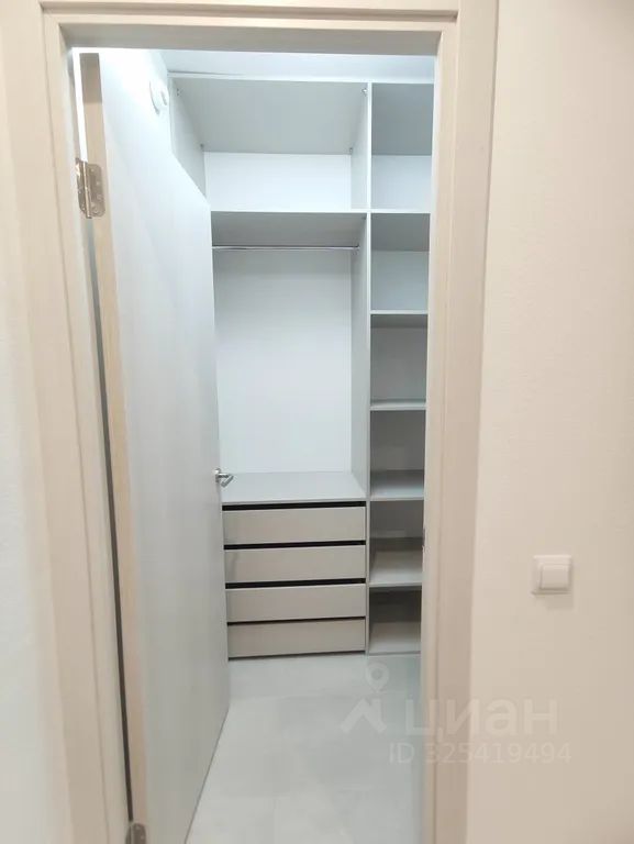 m. Lukhmanovskaya: Apartment, 1-rooms