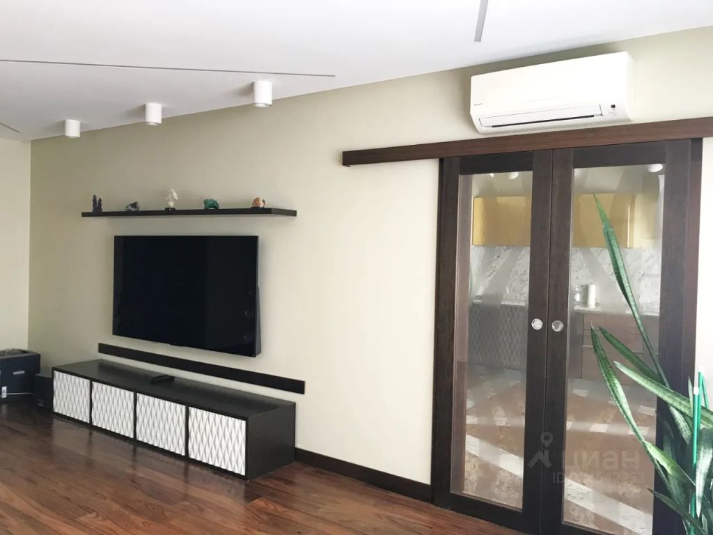 m. Myakinino: Apartment, 3-rooms