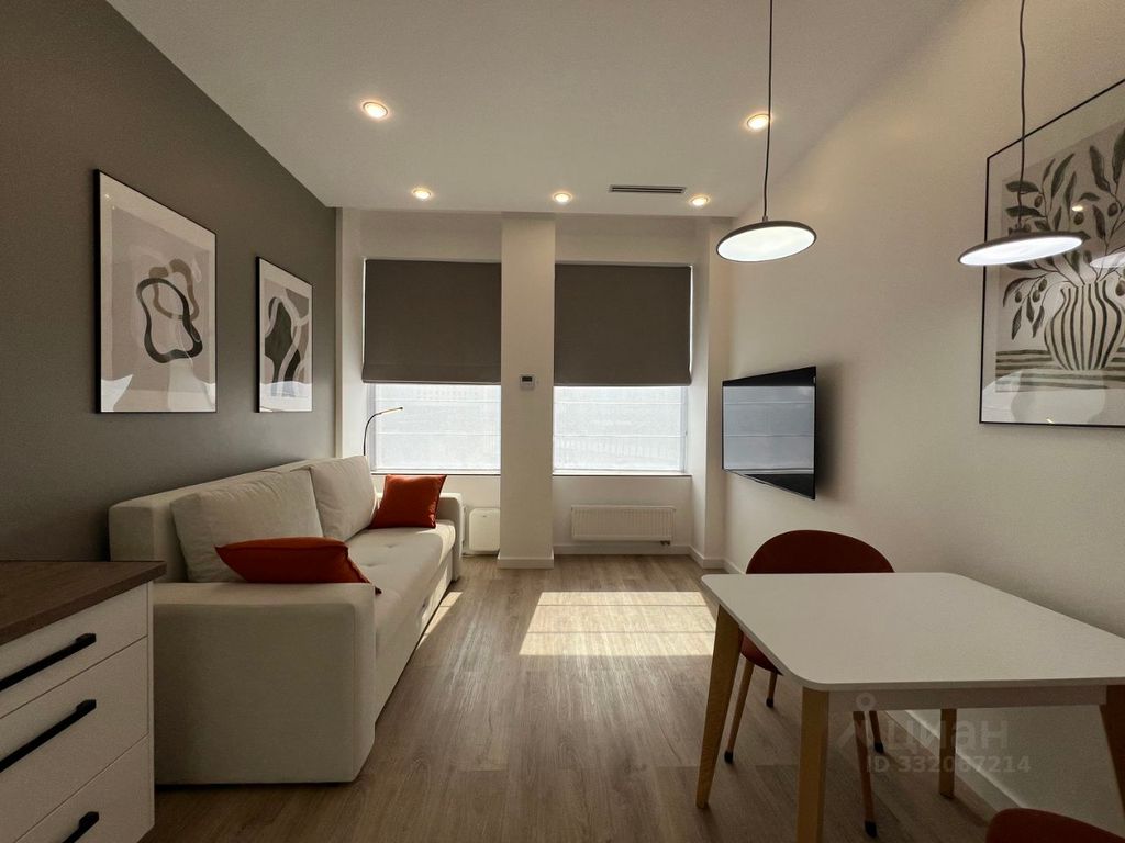 m. ZIL: Apartment, 2-rooms