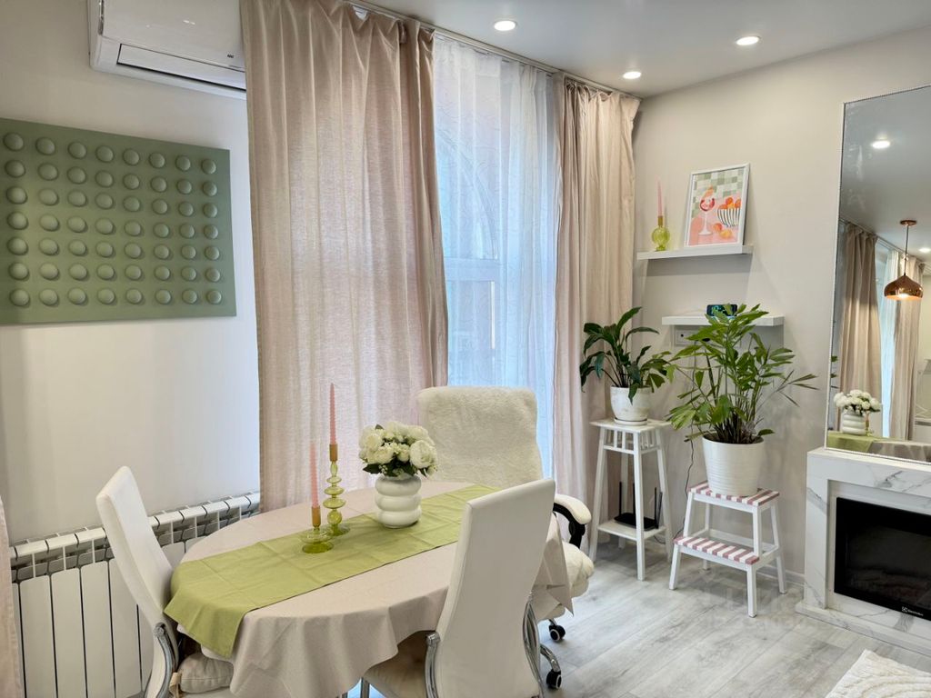 m. Opalikha: Apartment, studio