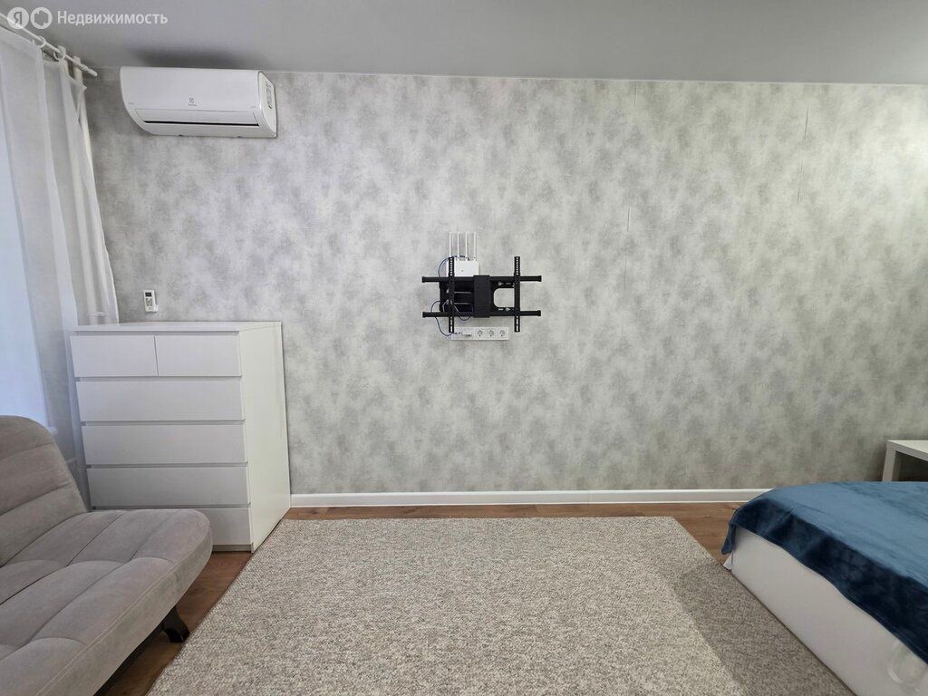 m. Lukhmanovskaya: Apartment, 1-rooms
