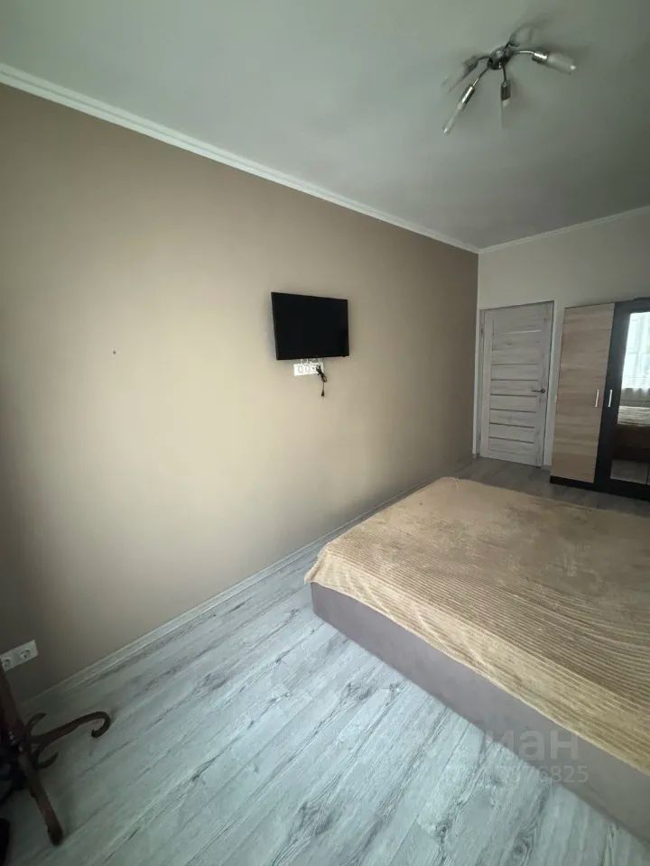m. Lukhmanovskaya: Apartment, 2-rooms