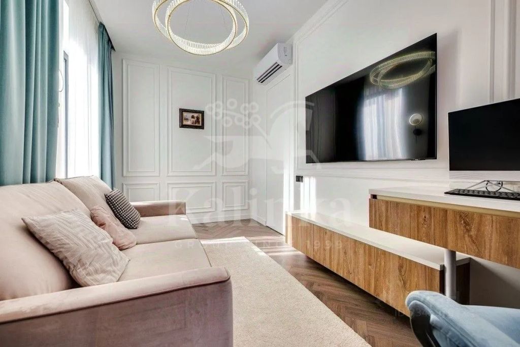 m. Molodezhnaya: Apartment, 4-rooms