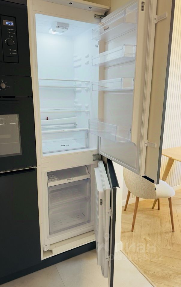 m. ZIL: Apartment, 2-rooms