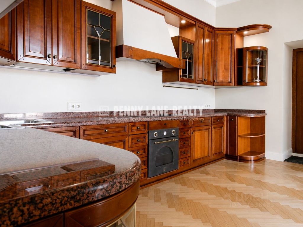 m. Aleksandrovsky sad: Apartment, 4-rooms