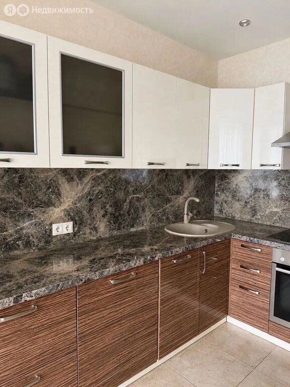 m. Ulitsa Akademika Yangelya: Apartment, studio