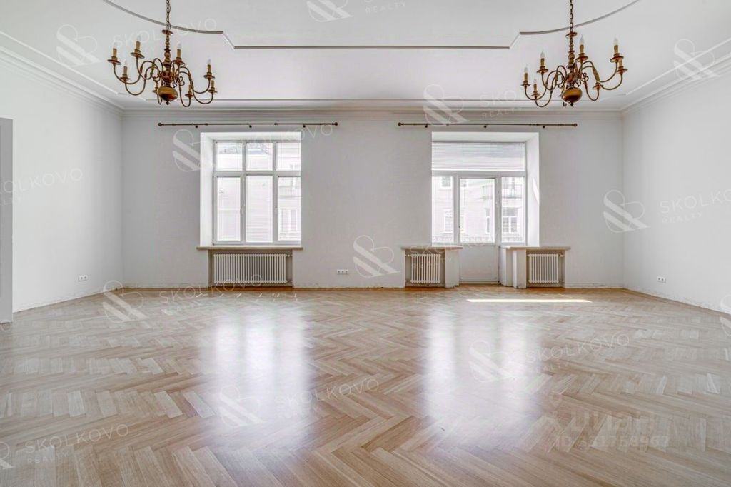 m. Aleksandrovsky sad: Apartment, 6-rooms