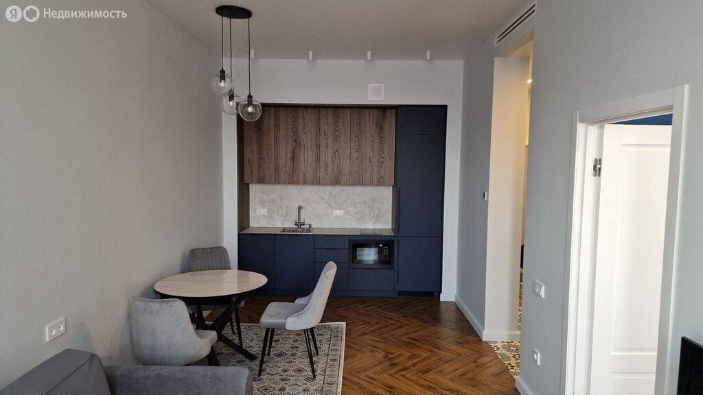 m. ZIL: Apartment, 2-rooms