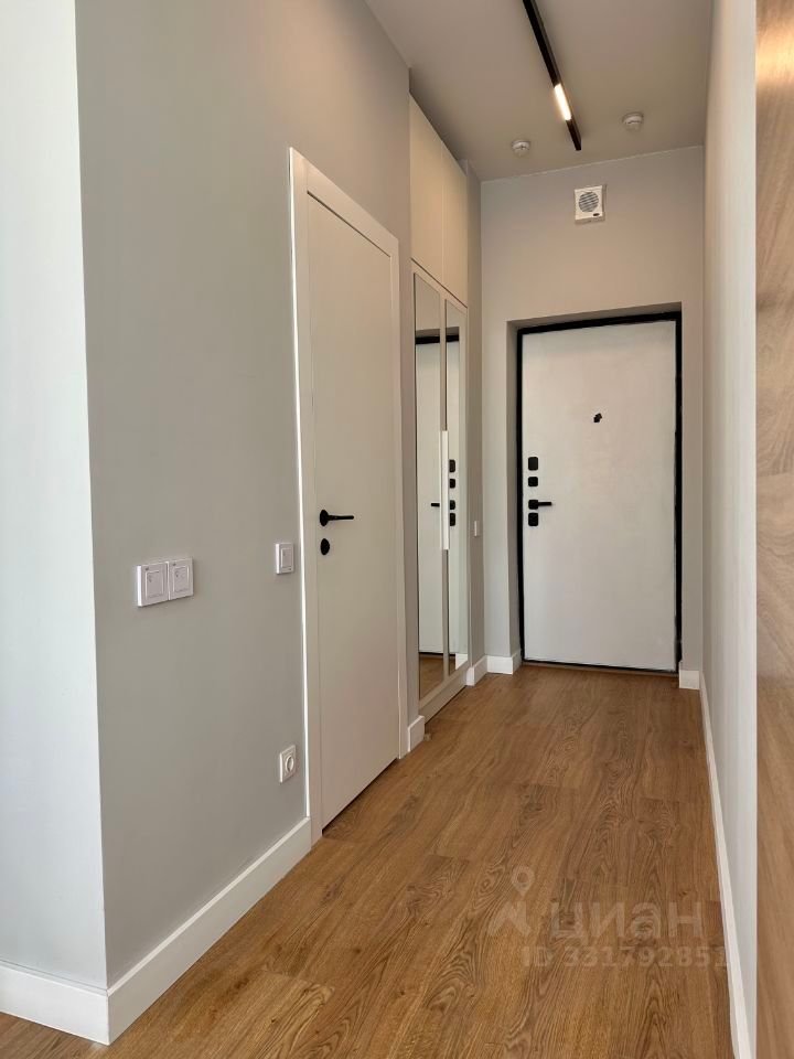 m. Verkhnie Kotly: Apartment, studio