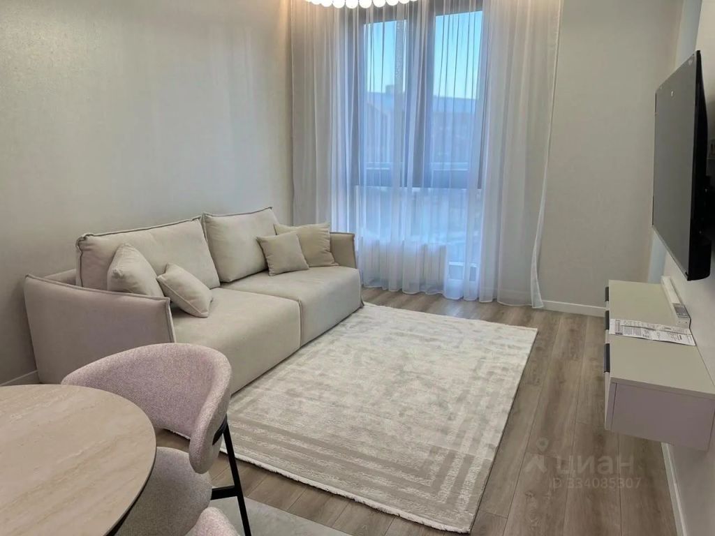 m. ZIL: Apartment, 2-rooms