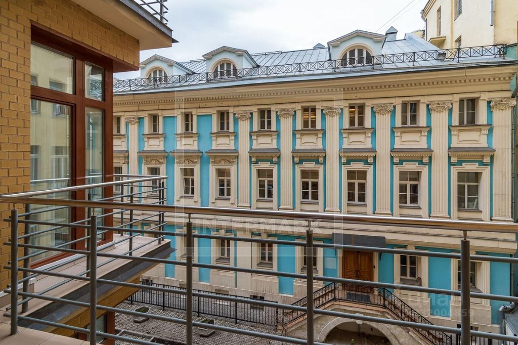 m. Kropotkinskaya: Apartment, 4-rooms