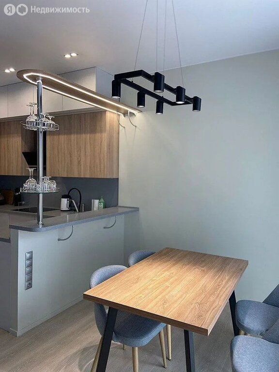 m. ZIL: Apartment, 2-rooms