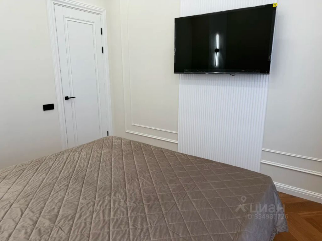 m. ZIL: Apartment, 1-rooms