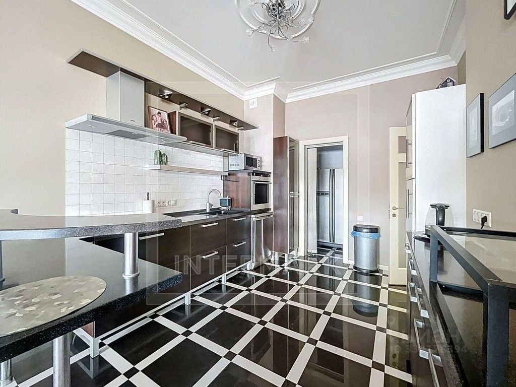 m. Mayakovskaya: Apartment, 4-rooms